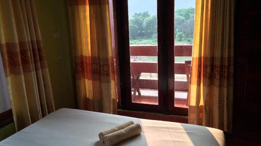 Vang Vieng Mountain View Hotel Bagian luar foto